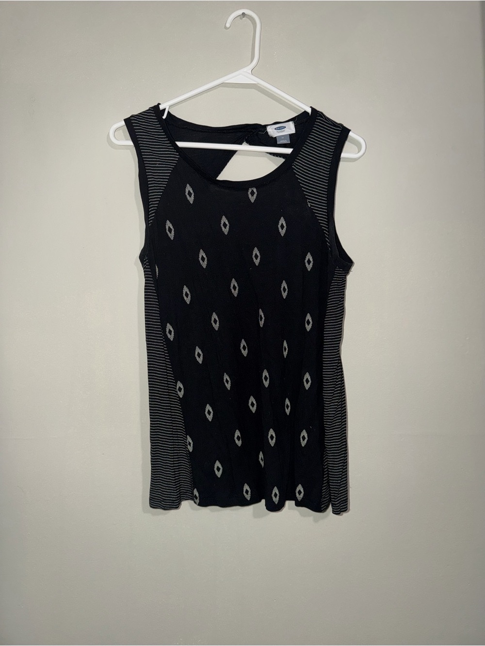 Old Navy Black Geometric Print Sleeveless Top – Size M